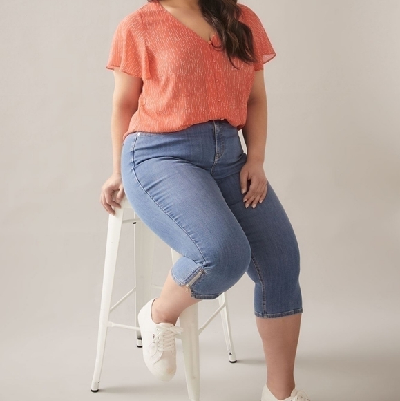 12 - In Every Story | Straight-Leg Denim Capri with Zip - Picture 3 of 8